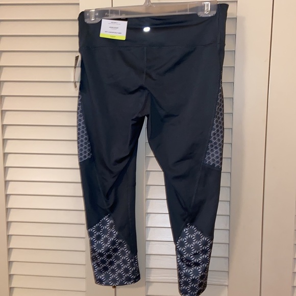 NWT Women’s M C9 Champion Freedom tight Cropped capri pants Duo-Dry pine green - Picture 4 of 8